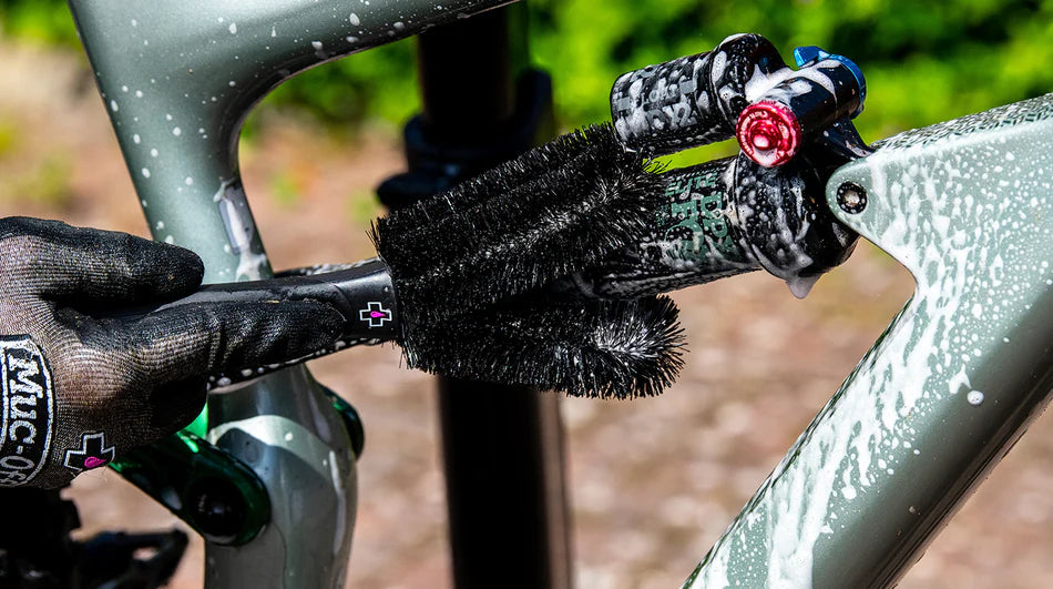 Muc Off 2 Prong Brush
