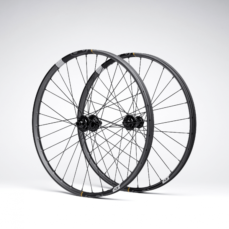 Crankbrothers Synthesis Enduro 11 Wheelset W/ Industry 9 Hydra Hub