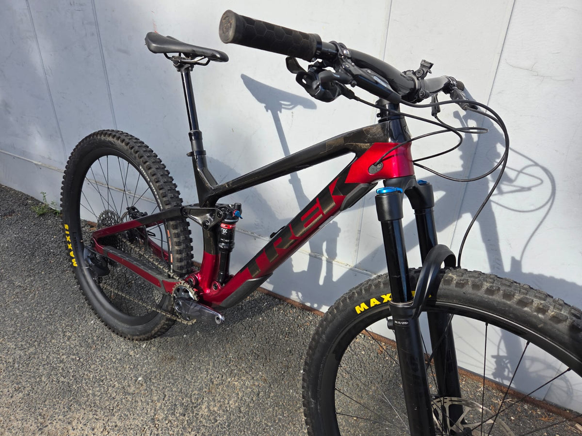 Used Trek Fuel EX Carbon 9.8 gen 5 mountain Bike M/L