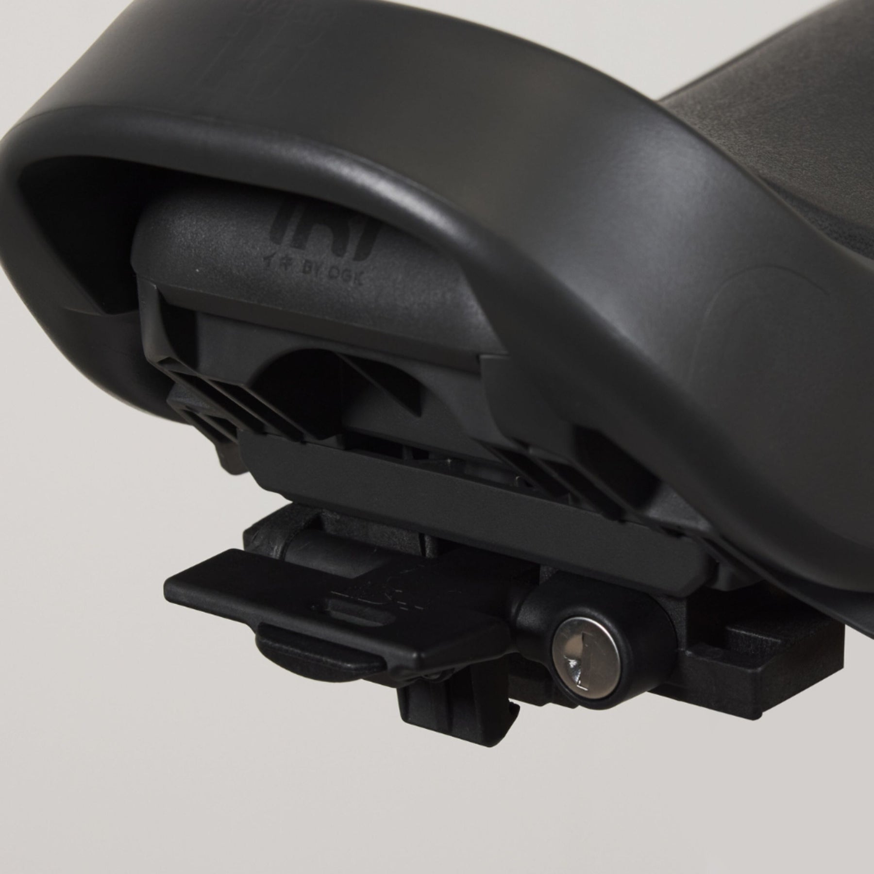 Urban Iki Junior seat With AVS+ Mount